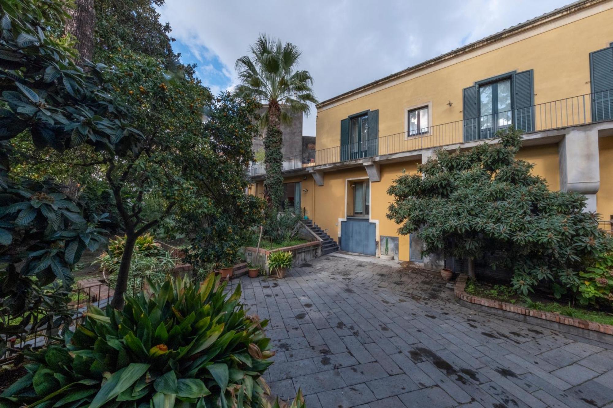 La Corte Dei Nespoli Acireale Buitenkant foto